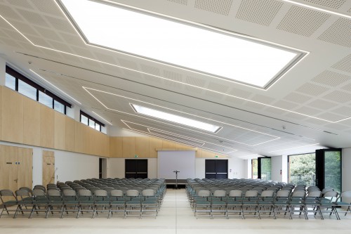 Multi functional confrence space with valuted ceiling and large skylights